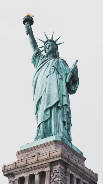 Обои 640x1136 статуя свободы