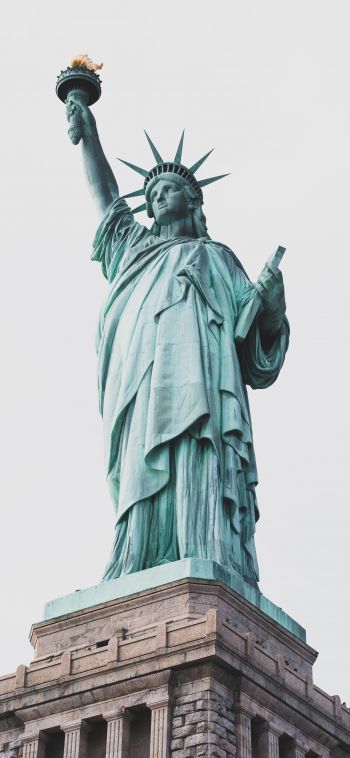 statue of liberty Wallpaper 1080x2340