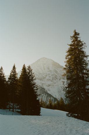 Arnisee, Gurtnellen, Switzerland Wallpaper 2075x3130