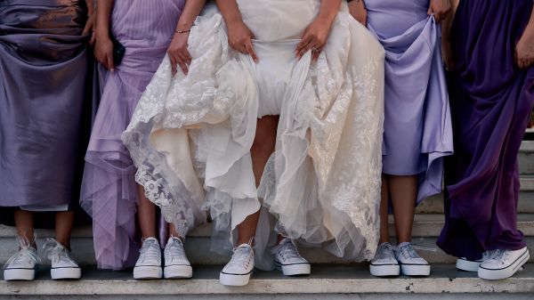 wedding, girls in sneakers Wallpaper 3840x2160