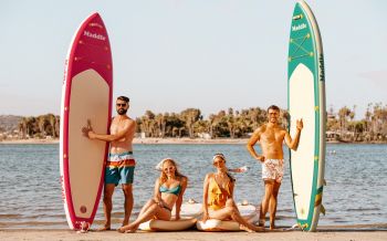 surfers, group of friends Wallpaper 2560x1600