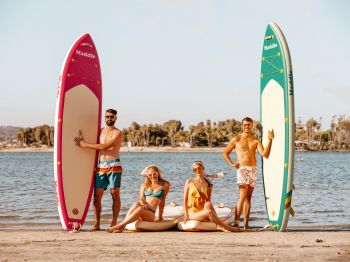 surfers, group of friends Wallpaper 1024x768