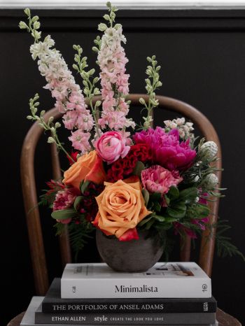 Обои 1620x2160 букет цветов в вазе