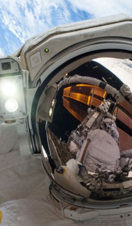 astronaut, selfie, planet earth Wallpaper 600x1024
