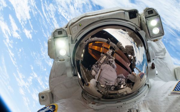 astronaut, selfie, planet earth Wallpaper 1920x1200
