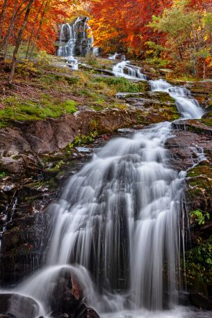 Обои 640x960 Водопад Докчоне, Фанано, провинция Модена, Италия