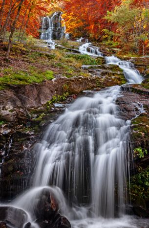 Обои 2529x3867 Водопад Докчоне, Фанано, провинция Модена, Италия