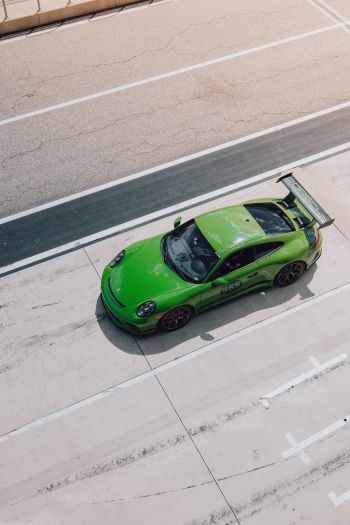 Обои 640x960 зеленый автомобиль