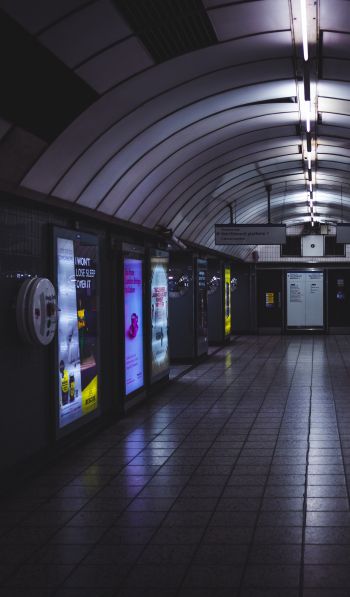London, Great Britain, subway gg Wallpaper 600x1024