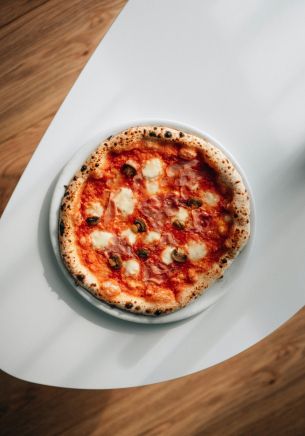 neapolitan pizza Wallpaper 1668x2388