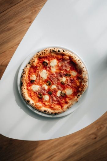 Обои 640x960 неаполитанская пицца