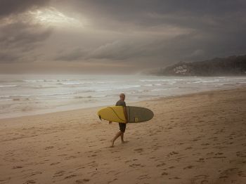 surfer, before the storm Wallpaper 1024x768