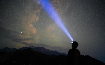 beam of light, night sky Wallpaper 2560x1600