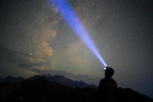 beam of light, night sky Wallpaper 9504x6336