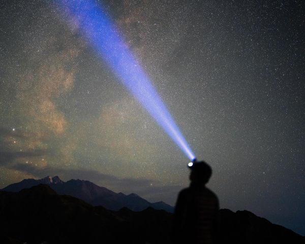 beam of light, night sky Wallpaper 1280x1024