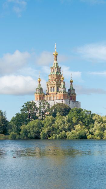 Peterhof, Saint Petersburg, Russia Wallpaper 640x1136