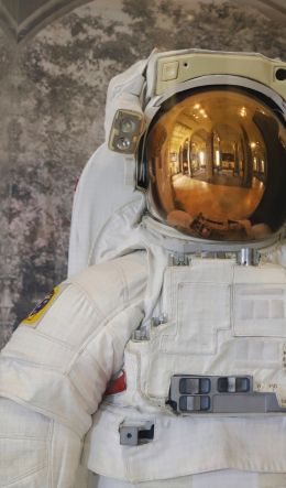 Обои 600x1024 костюм космонавта, США