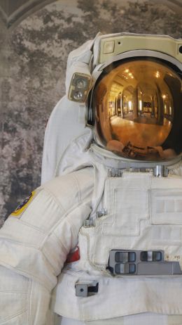 Обои 1080x1920 костюм космонавта, США