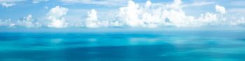 Обои 1590x400 кучевые облака, море, синий