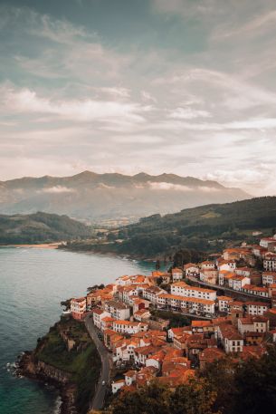 Lastres, Spain Wallpaper 640x960