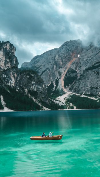 Обои 640x1136 Озеро Брайес, Италия