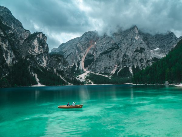 Lake Braies, Italy Wallpaper 1024x768