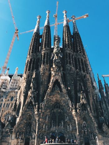 Sagrada Familia, Barcelona, Spain Wallpaper 1668x2224