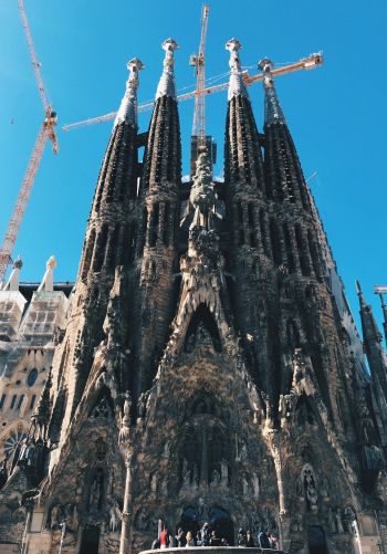 Sagrada Familia, Barcelona, Spain Wallpaper 1668x2388