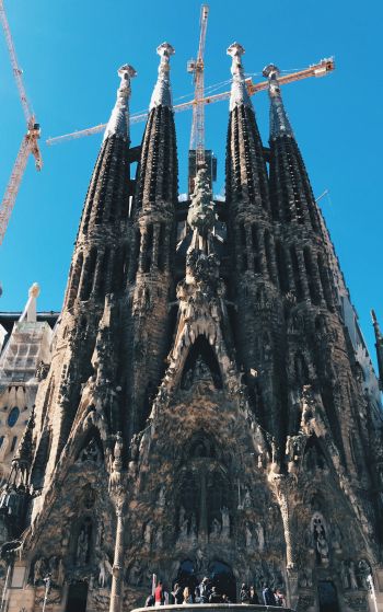 Sagrada Familia, Barcelona, Spain Wallpaper 1752x2800