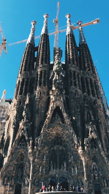 Sagrada Familia, Barcelona, Spain Wallpaper 2160x3840