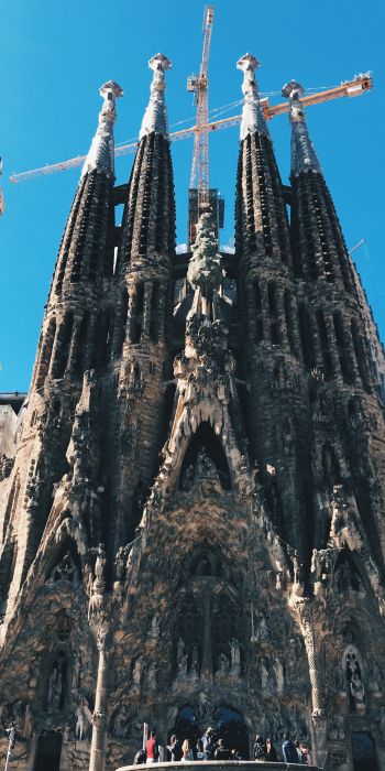Sagrada Familia, Barcelona, Spain Wallpaper 720x1440