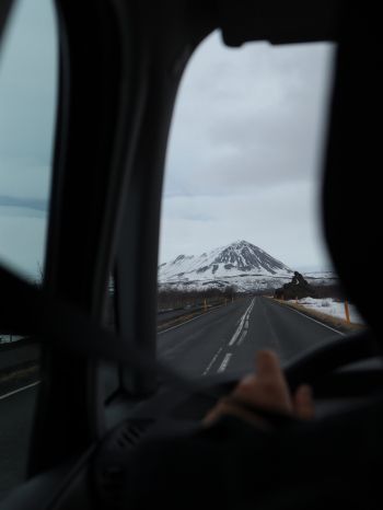 Обои 2048x2732 Исландия, путешествие на машине