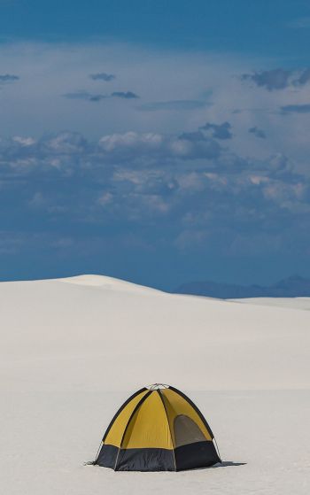Обои 1752x2800 палатка, снежная долина