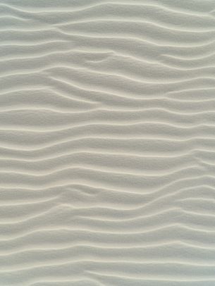 Обои 1668x2224 песок, белый, фон