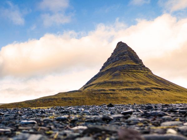 lonely mountain, landscape Wallpaper 1024x768