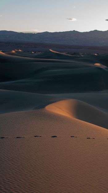 Death Valley, California, USA Wallpaper 640x1136