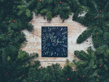 New Year, Christmas tree Wallpaper 1024x768