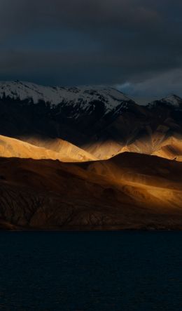 Lake Pangong, Leh Ladakh Wallpaper 600x1024