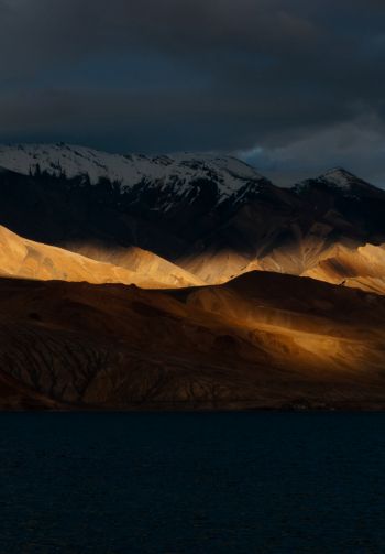 Lake Pangong, Leh Ladakh Wallpaper 1640x2360