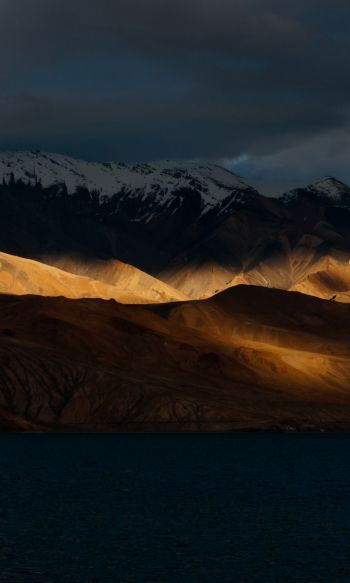 Lake Pangong, Leh Ladakh Wallpaper 1200x2000