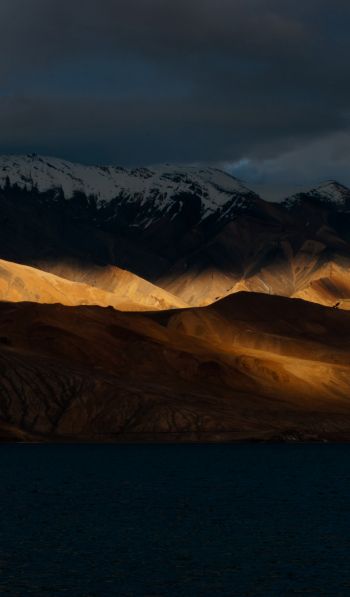 Lake Pangong, Leh Ladakh Wallpaper 600x1024