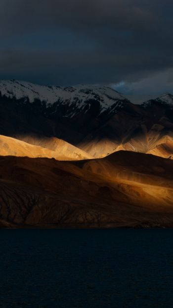 Lake Pangong, Leh Ladakh Wallpaper 750x1334