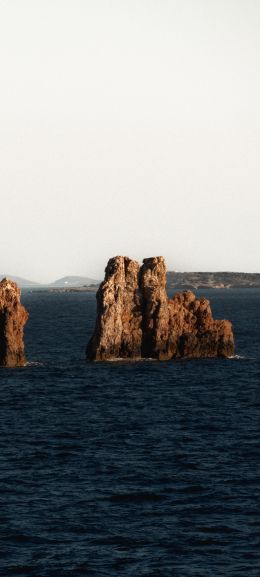 Обои 1440x3200 Греция, скалы в море