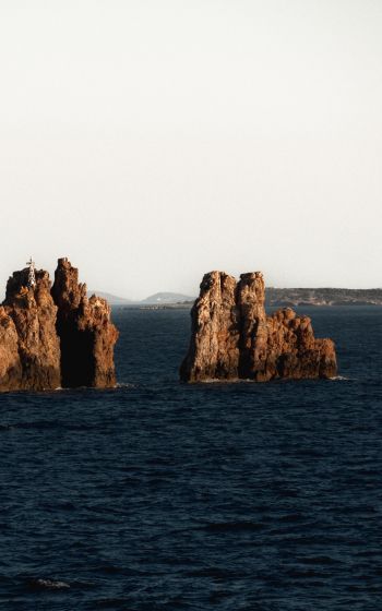 Обои 1600x2560 Греция, скалы в море