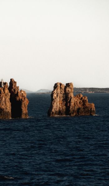 Обои 600x1024 Греция, скалы в море