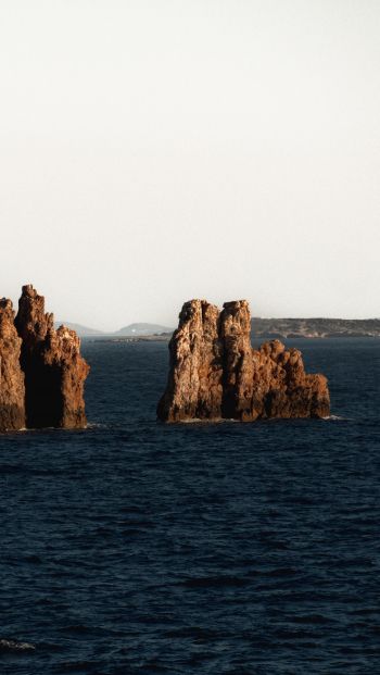 Обои 640x1136 Греция, скалы в море