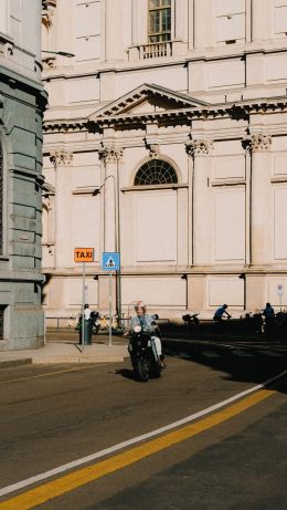 Milan, metropolitan city of milan, Italy Wallpaper 640x1136