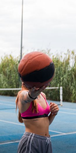 girl with ball Wallpaper 720x1440