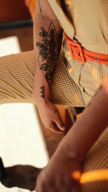 tattoo girl Wallpaper 640x1136