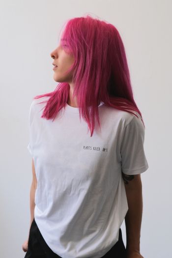 Обои 640x960 Девушка с розовыми волосами